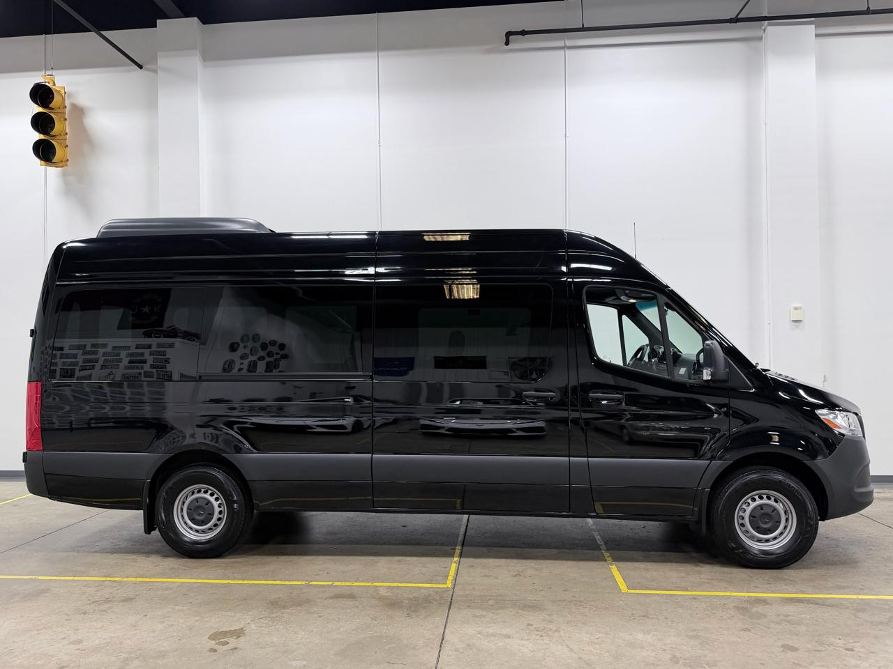 Mercedes-Benz Sprinter Passenger Van 2500 High Roof I4 Diesel 170" RWD 2025