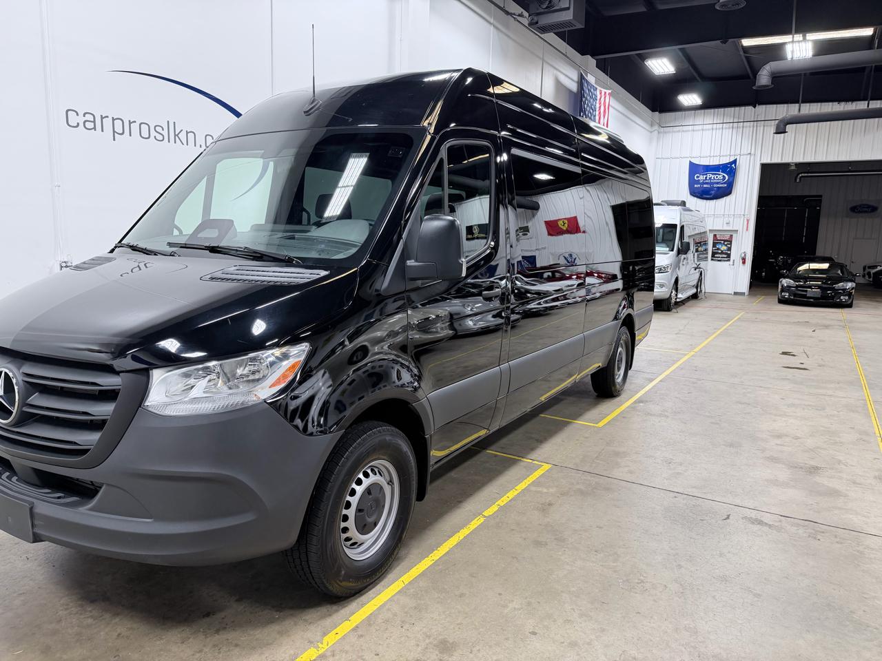 Mercedes-Benz Sprinter Passenger Van 2500 High Roof I4 Diesel 170" RWD 2025