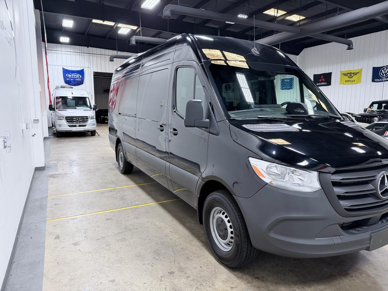 Mercedes-Benz Sprinter Passenger Van 2500 High Roof I4 Diesel 170" RWD 2025