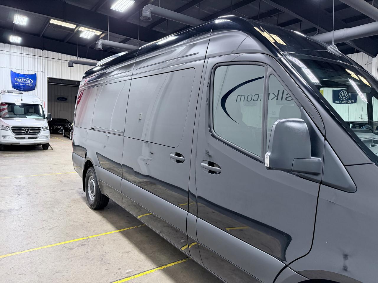 Mercedes-Benz Sprinter Passenger Van 2500 High Roof I4 Diesel 170" RWD 2025
