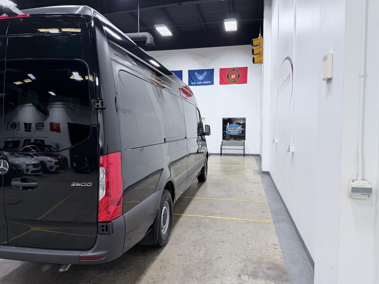Mercedes-Benz Sprinter Passenger Van 2500 High Roof I4 Diesel 170" RWD 2025