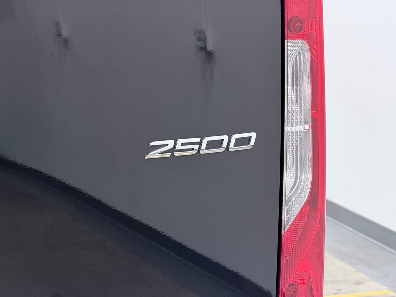 Mercedes-Benz Sprinter Passenger Van 2500 High Roof I4 Diesel 170" RWD 2025