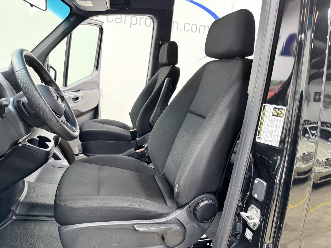 Mercedes-Benz Sprinter Passenger Van 2500 High Roof I4 Diesel 170" RWD 2025