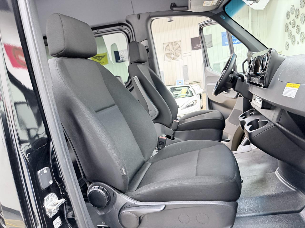 Mercedes-Benz Sprinter Passenger Van 2500 High Roof I4 Diesel 170" RWD 2025