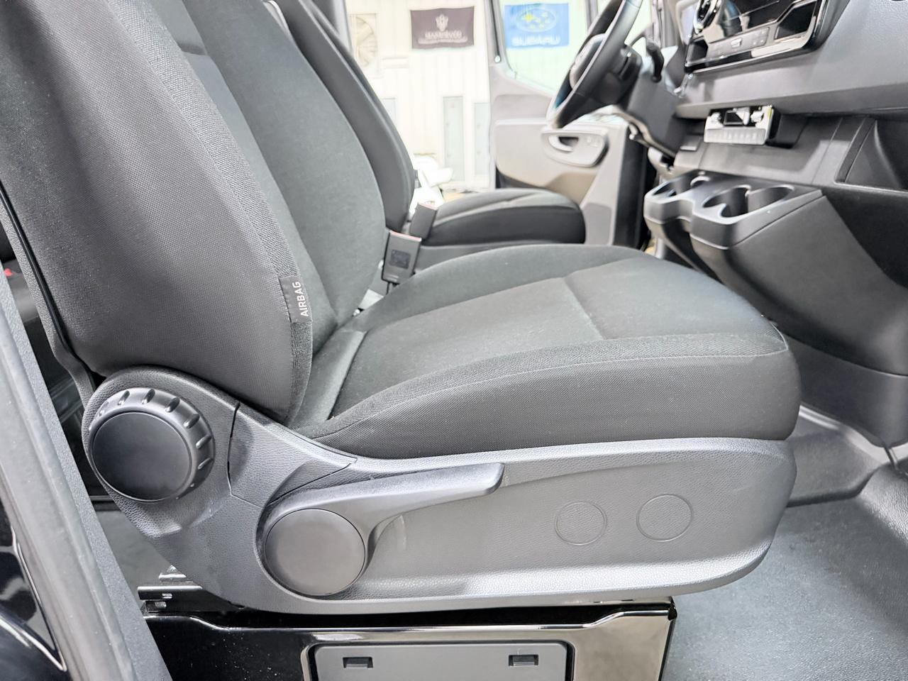 Mercedes-Benz Sprinter Passenger Van 2500 High Roof I4 Diesel 170" RWD 2025