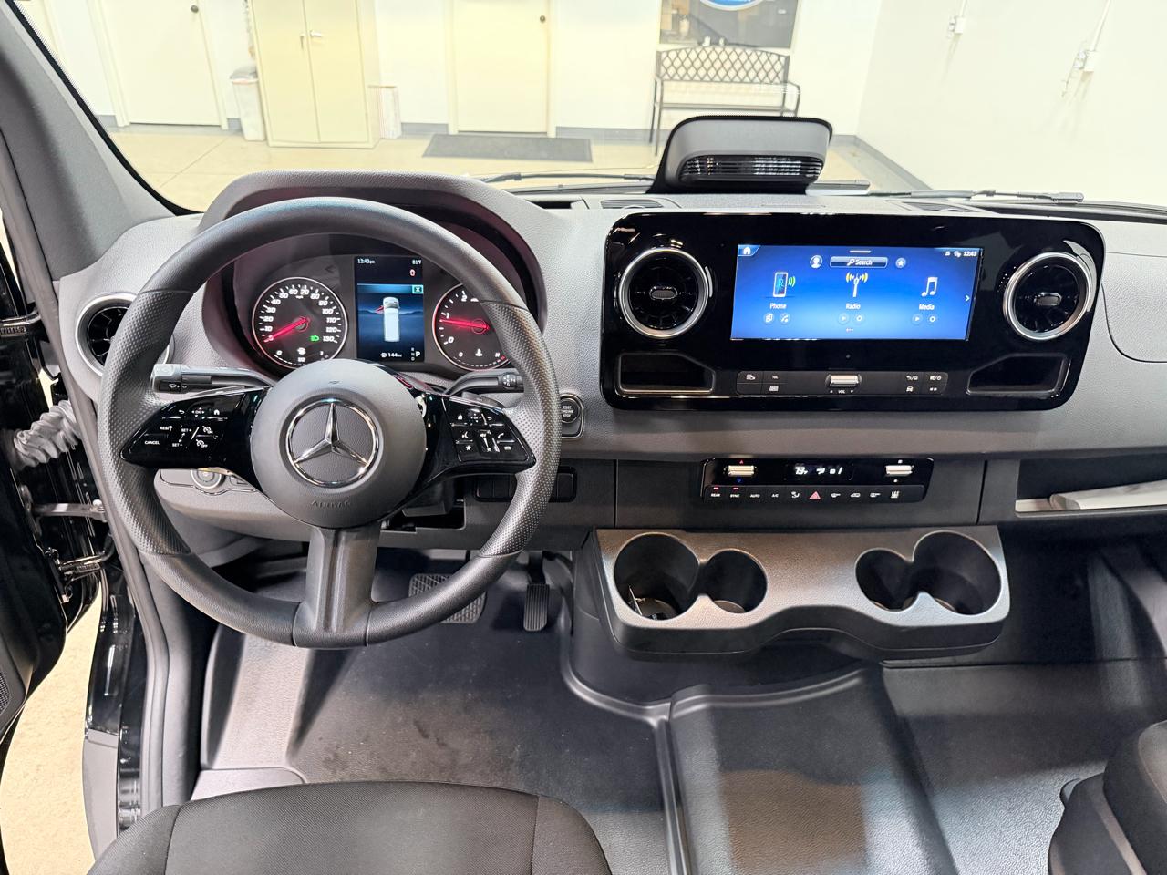 Mercedes-Benz Sprinter Passenger Van 2500 High Roof I4 Diesel 170" RWD 2025