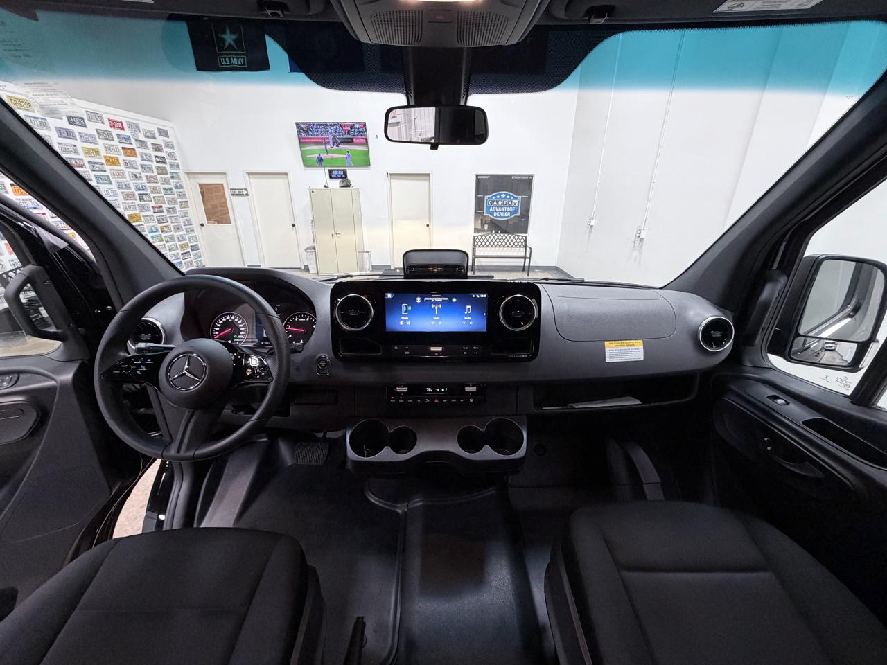 Mercedes-Benz Sprinter Passenger Van 2500 High Roof I4 Diesel 170" RWD 2025