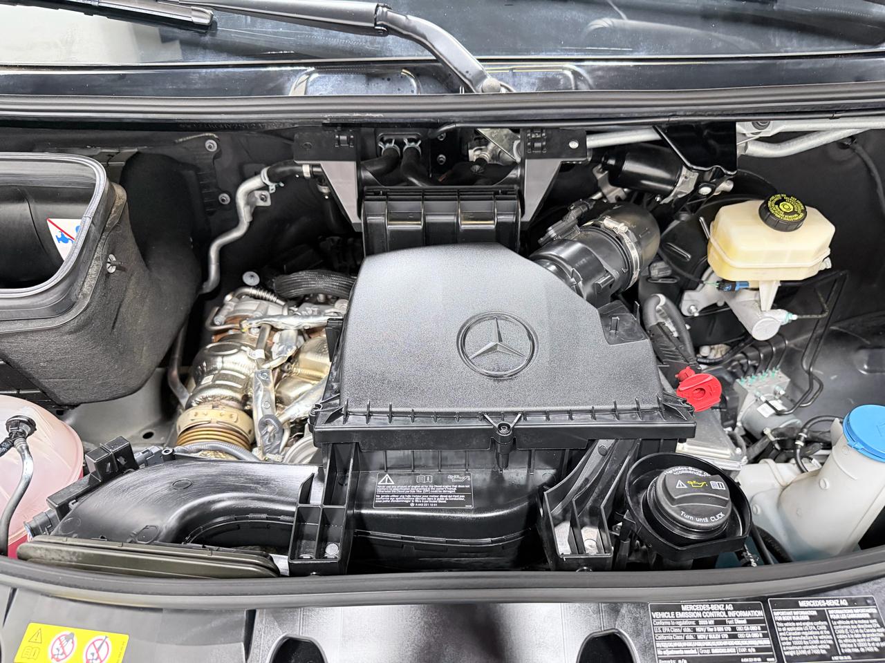Mercedes-Benz Sprinter Passenger Van 2500 High Roof I4 Diesel 170" RWD 2025