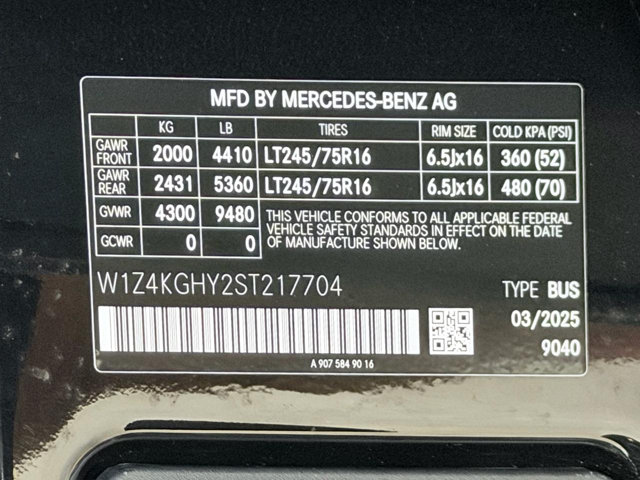 Mercedes-Benz Sprinter Passenger Van 2500 High Roof I4 Diesel 170" RWD 2025