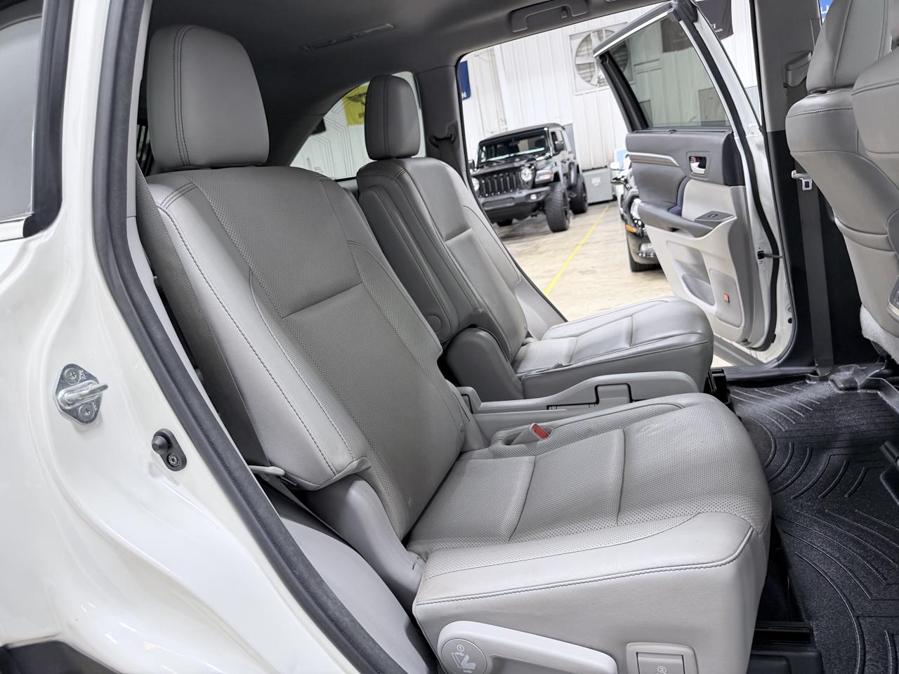 Toyota Highlander FWD 4dr V6 Limited (Natl) 2016