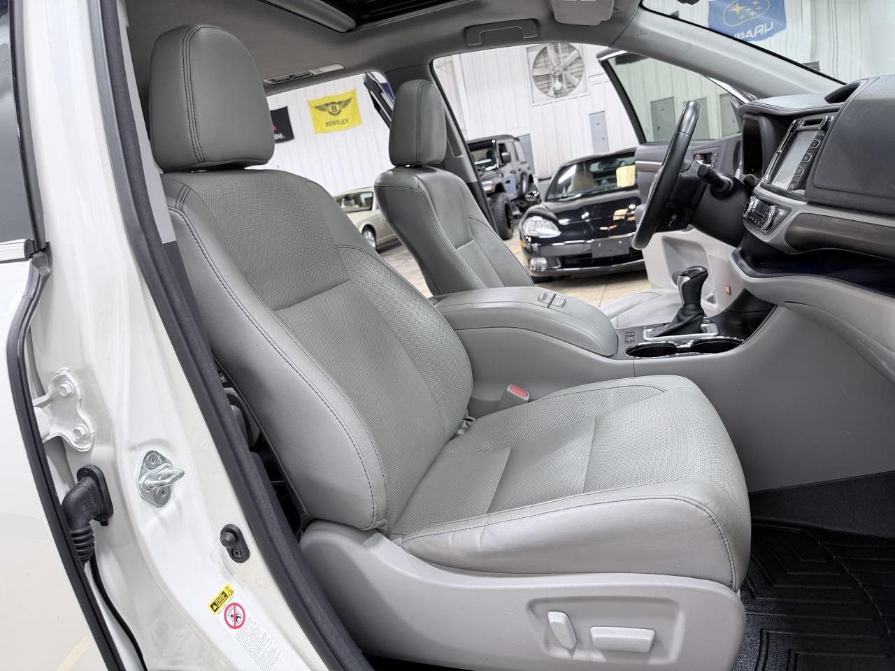 Toyota Highlander FWD 4dr V6 Limited (Natl) 2016