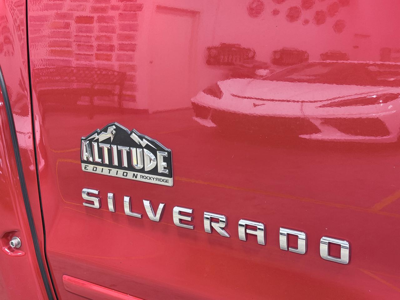 Chevrolet Silverado 1500 4WD Crew Cab 143.5" LT w/2LT 2018