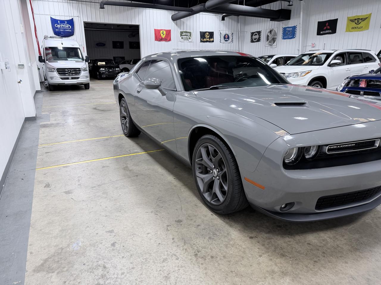 Dodge Challenger SXT RWD 2019