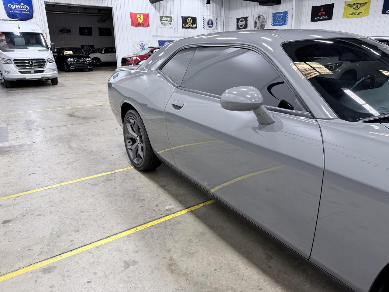 Dodge Challenger SXT RWD 2019