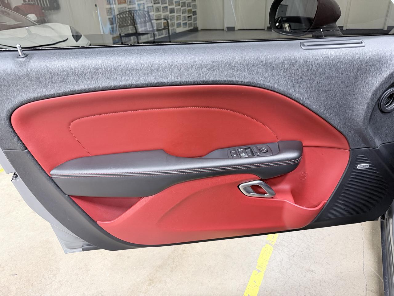 Dodge Challenger SXT RWD 2019