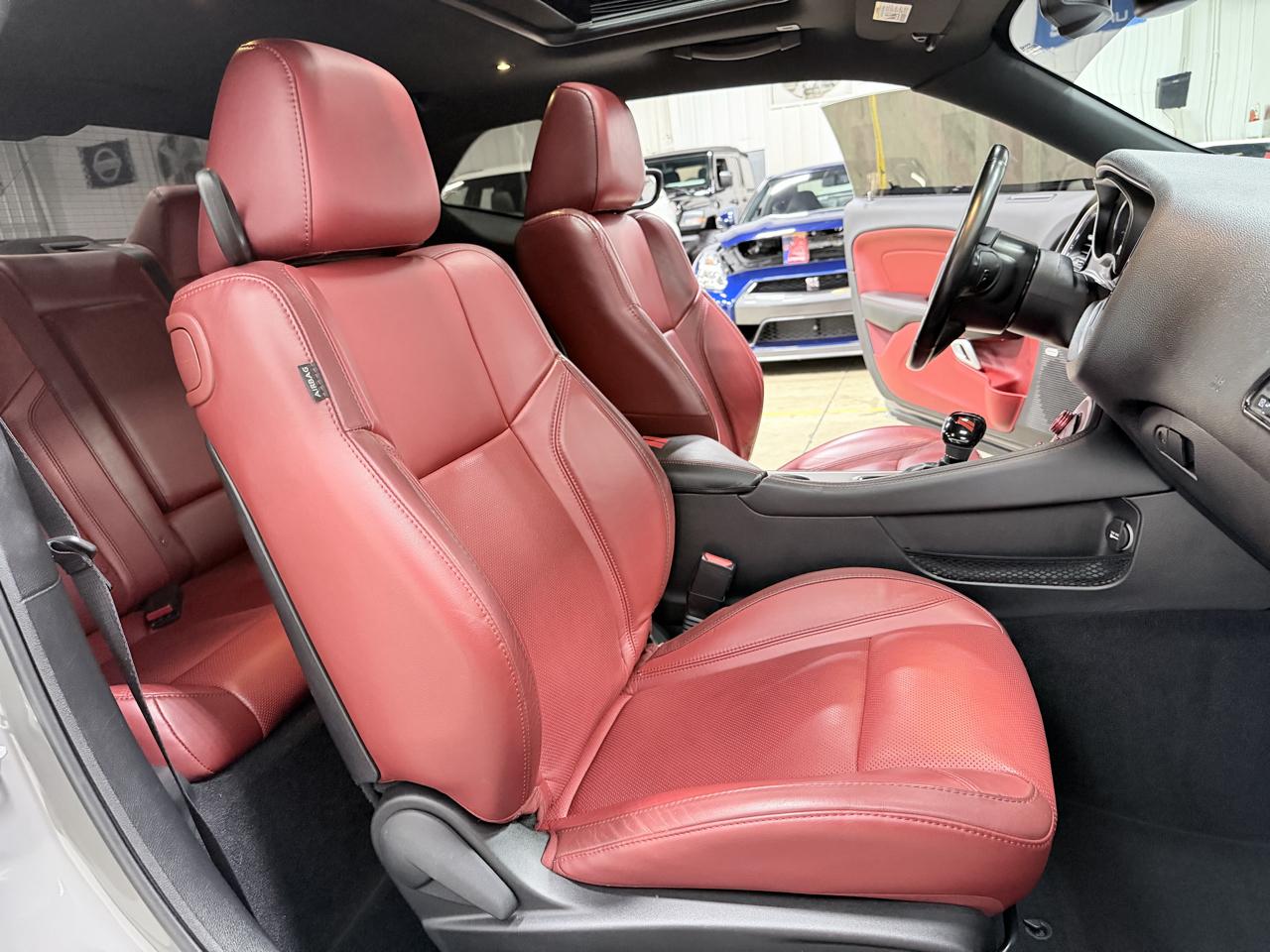 Dodge Challenger SXT RWD 2019
