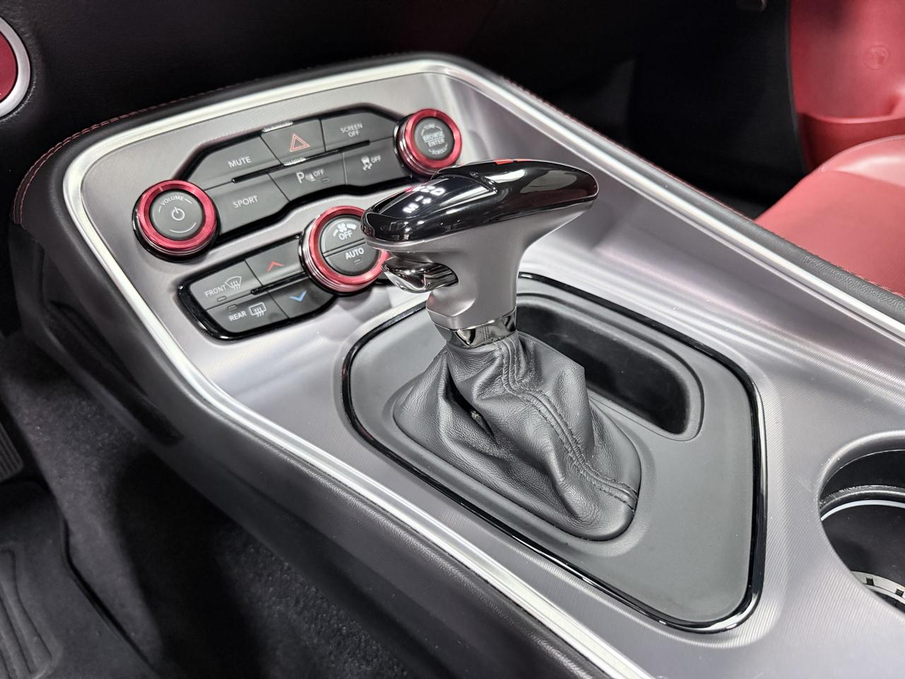 Dodge Challenger SXT RWD 2019