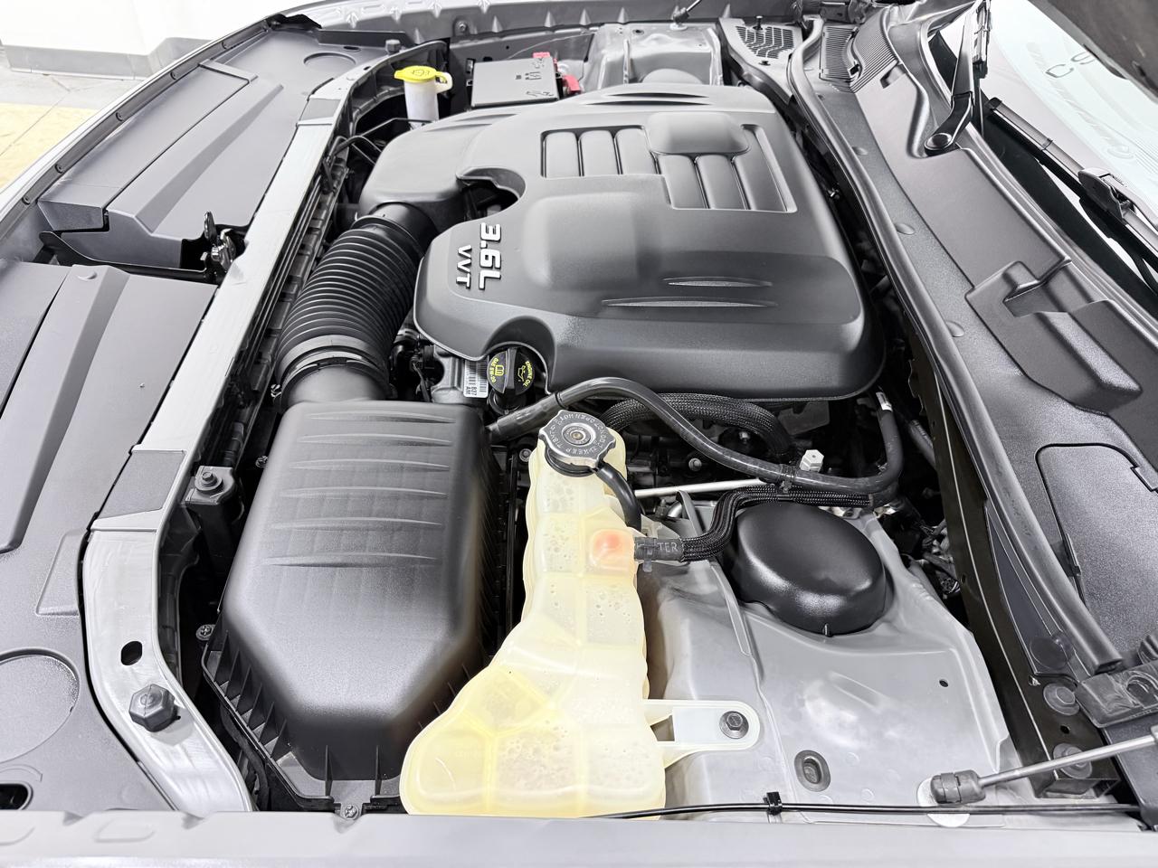 Dodge Challenger SXT RWD 2019