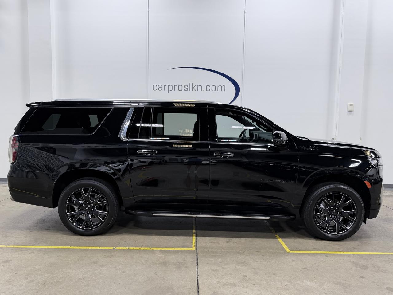 Chevrolet Suburban 4WD 4dr High Country 2023