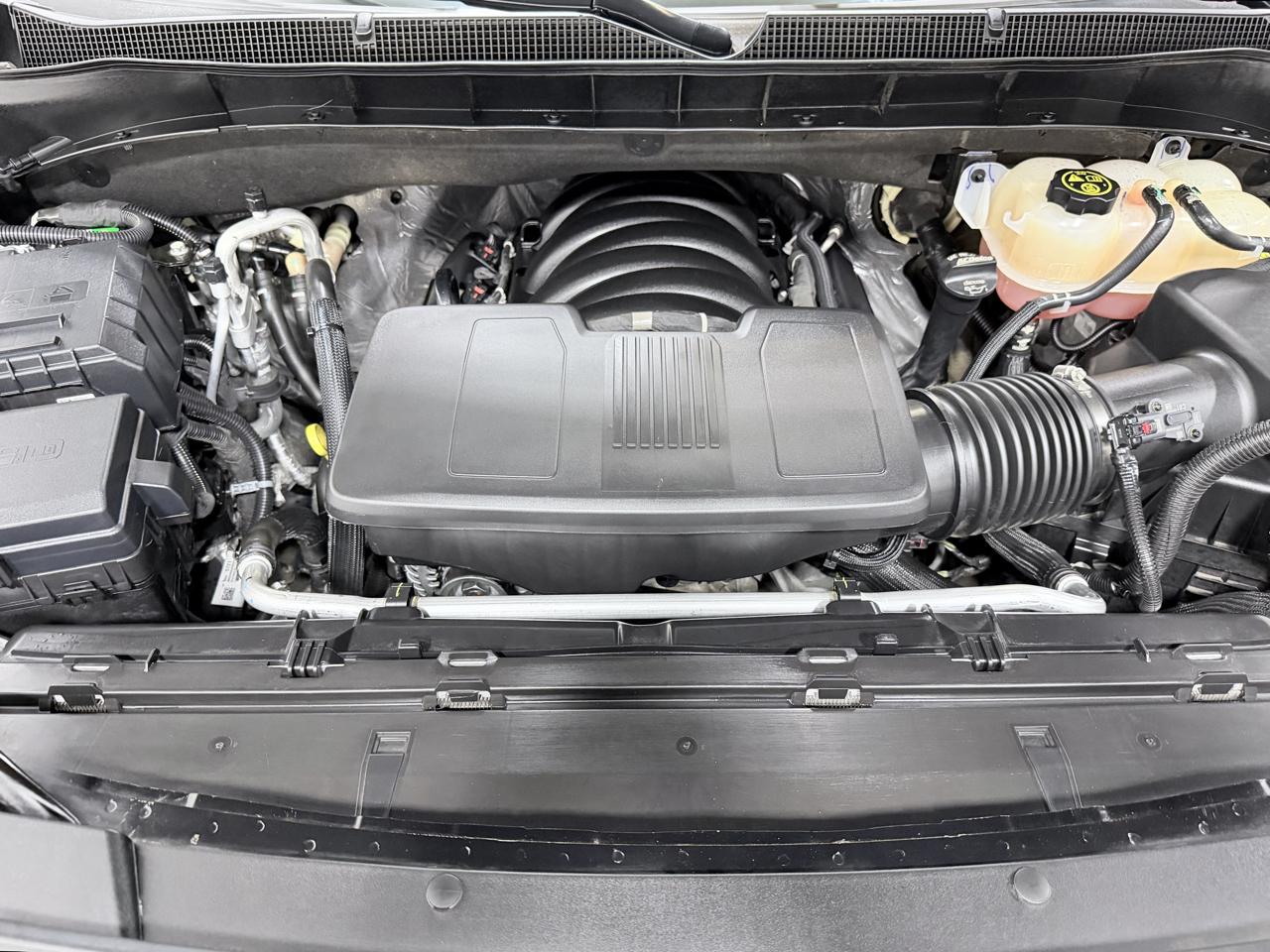 Chevrolet Suburban 4WD 4dr High Country 2023