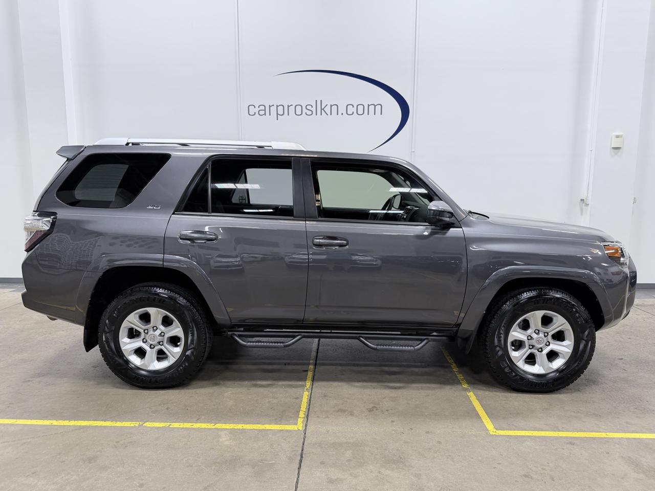 Toyota 4Runner SR5 Premium 2WD (Natl) 2017