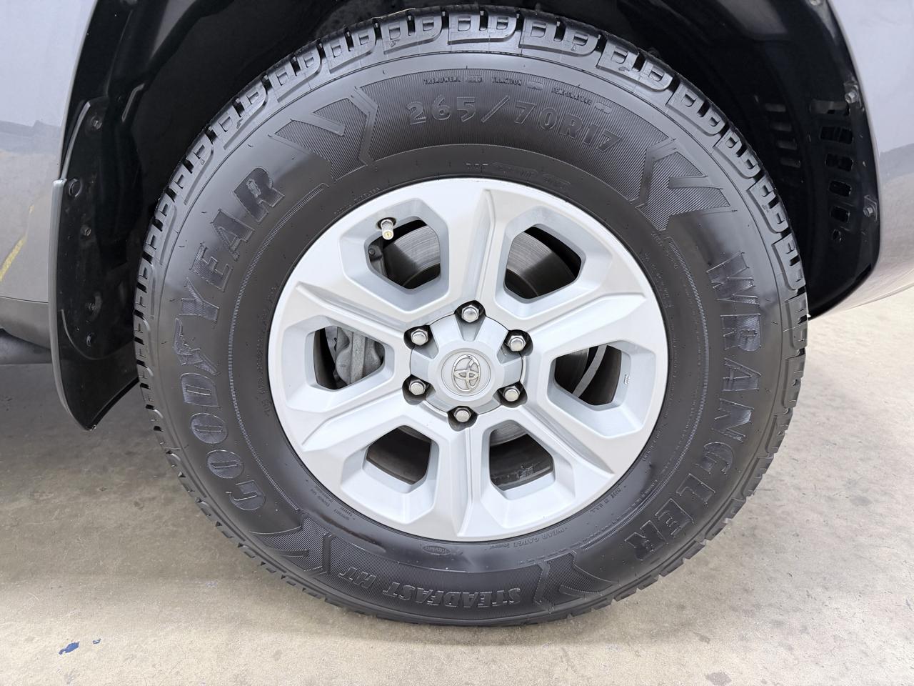Toyota 4Runner SR5 Premium 2WD (Natl) 2017