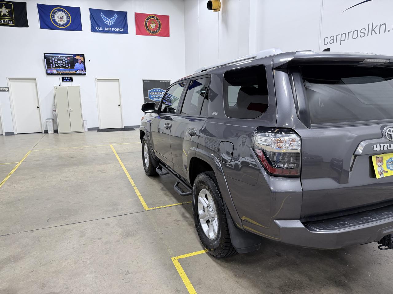 Toyota 4Runner SR5 Premium 2WD (Natl) 2017