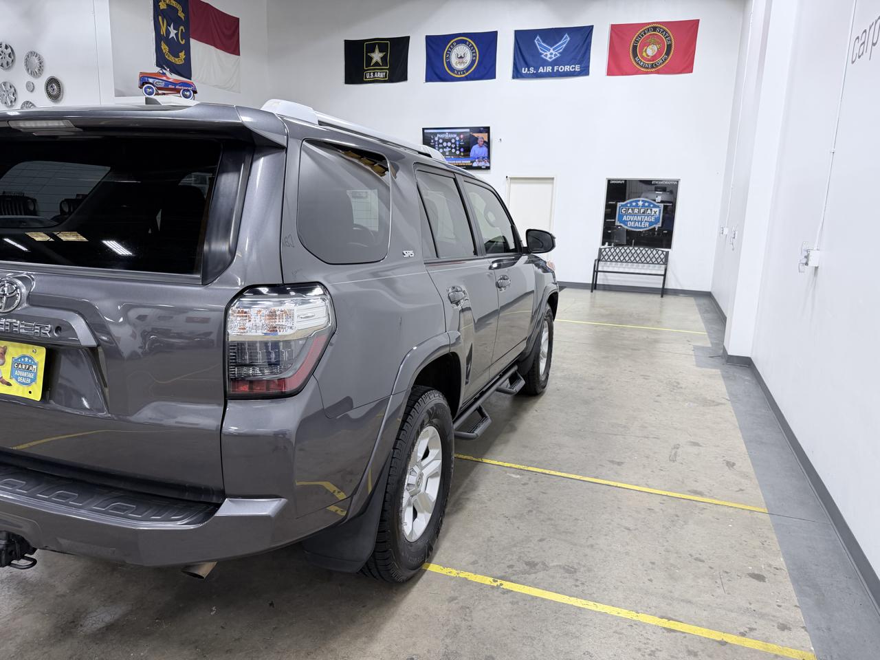Toyota 4Runner SR5 Premium 2WD (Natl) 2017