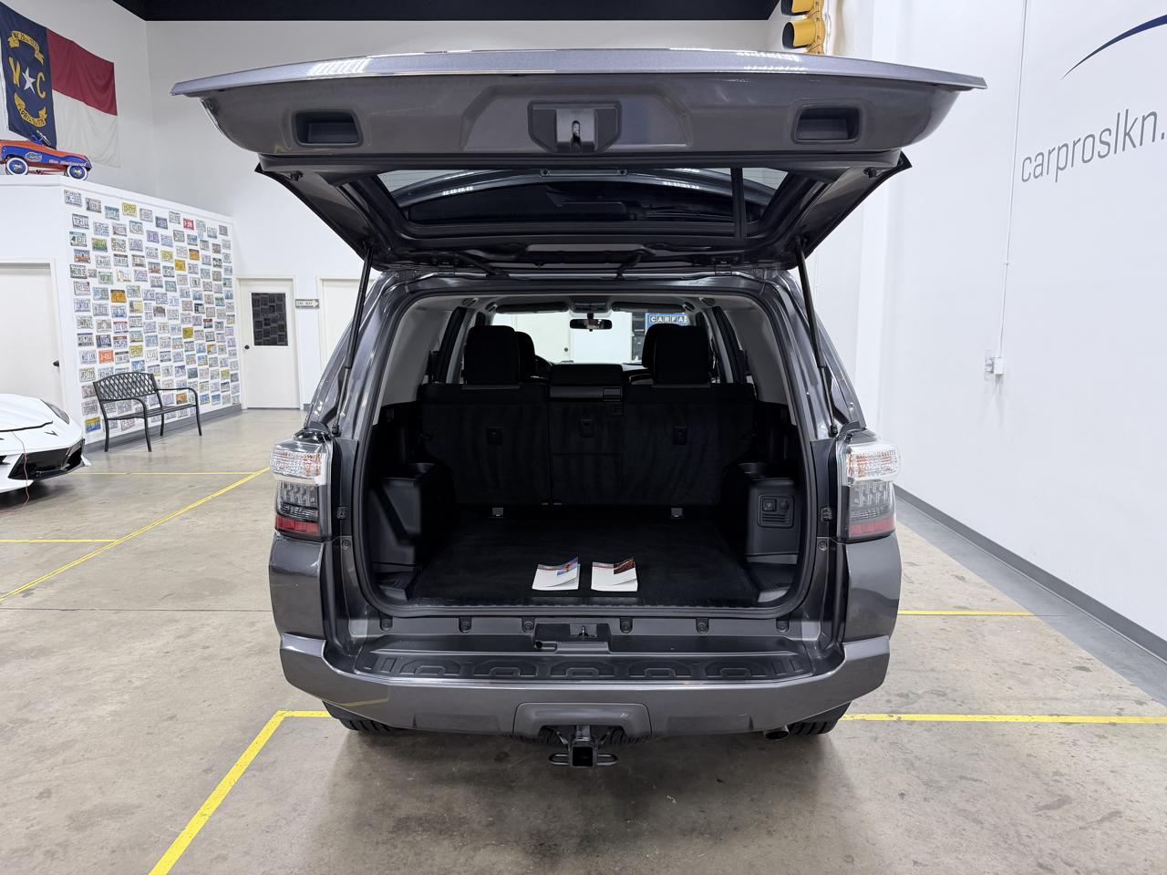 Toyota 4Runner SR5 Premium 2WD (Natl) 2017