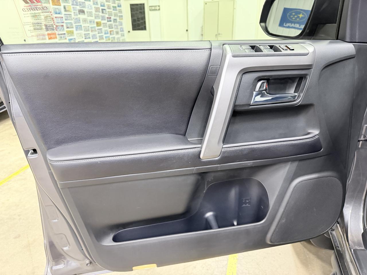 Toyota 4Runner SR5 Premium 2WD (Natl) 2017