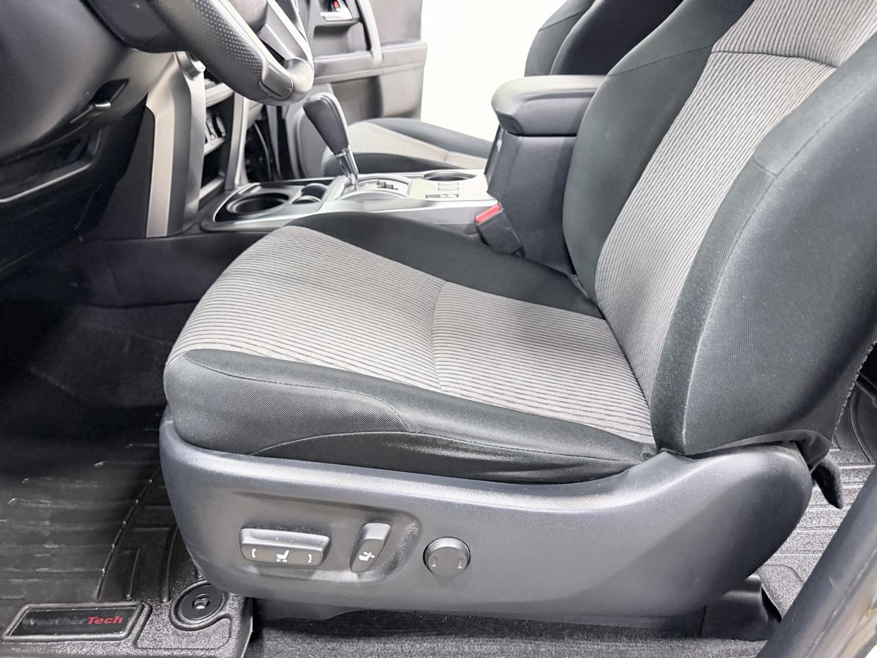 Toyota 4Runner SR5 Premium 2WD (Natl) 2017
