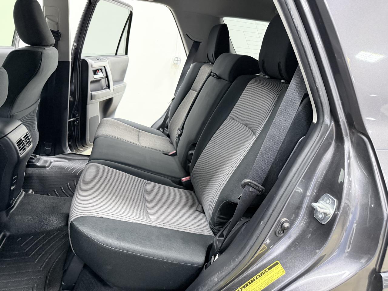 Toyota 4Runner SR5 Premium 2WD (Natl) 2017