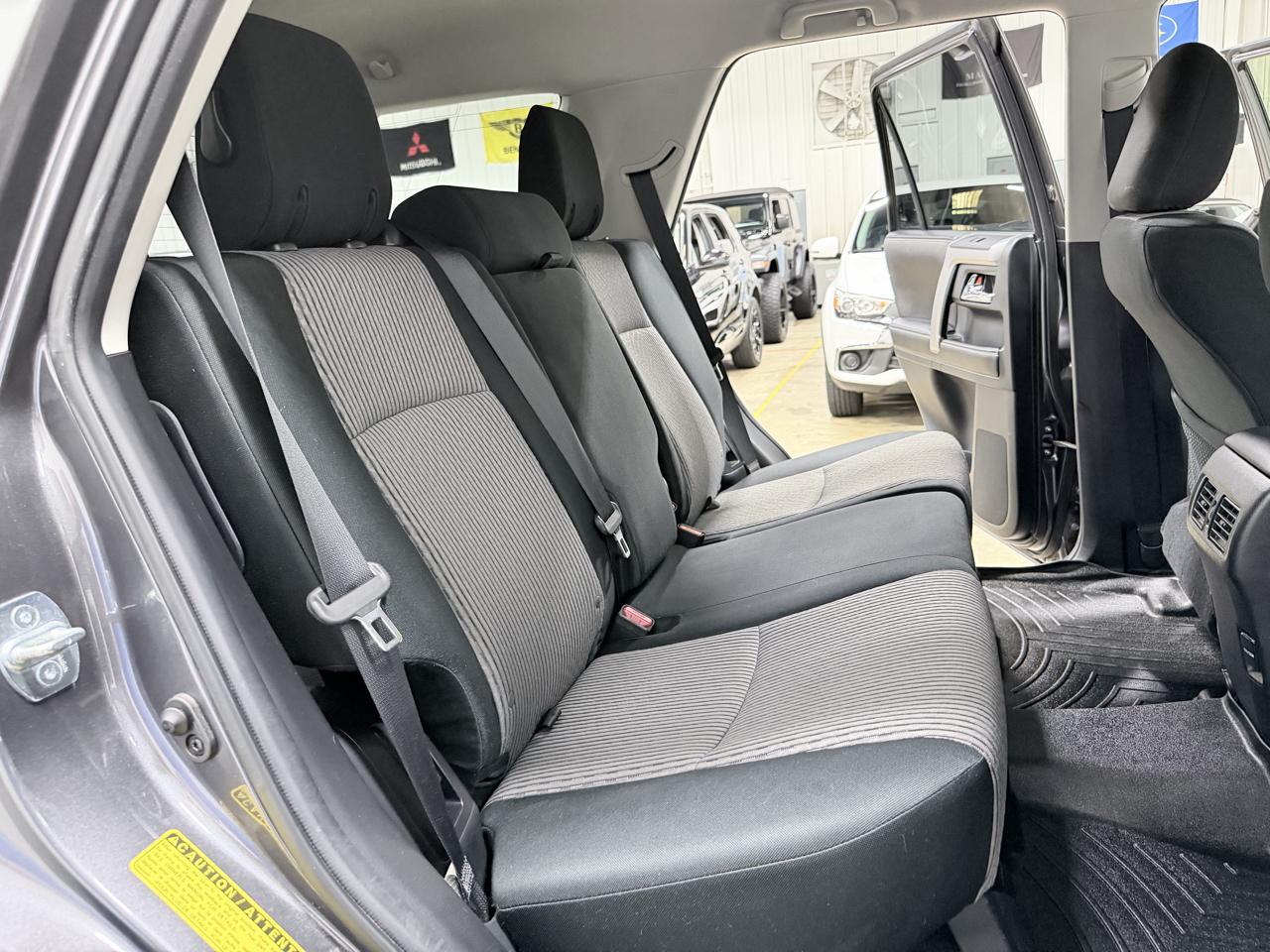 Toyota 4Runner SR5 Premium 2WD (Natl) 2017