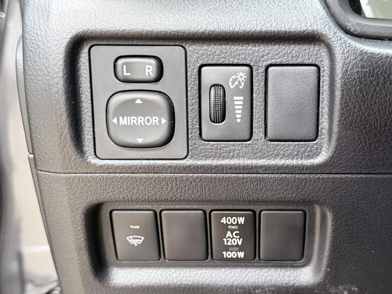 Toyota 4Runner SR5 Premium 2WD (Natl) 2017