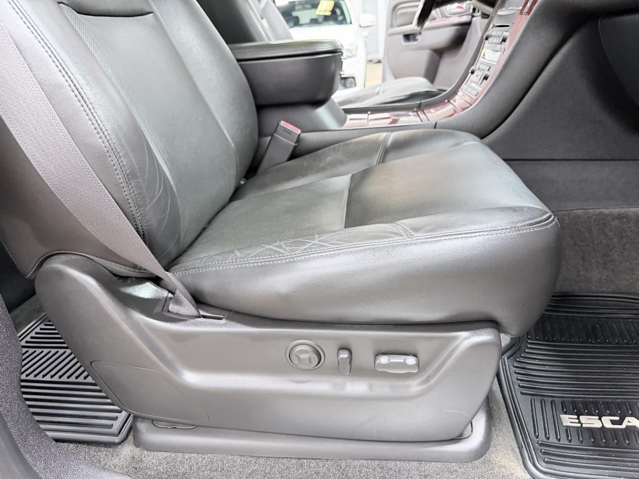 Cadillac Escalade AWD 4dr Premium 2013