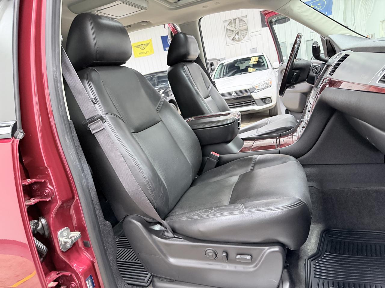 Cadillac Escalade AWD 4dr Premium 2013