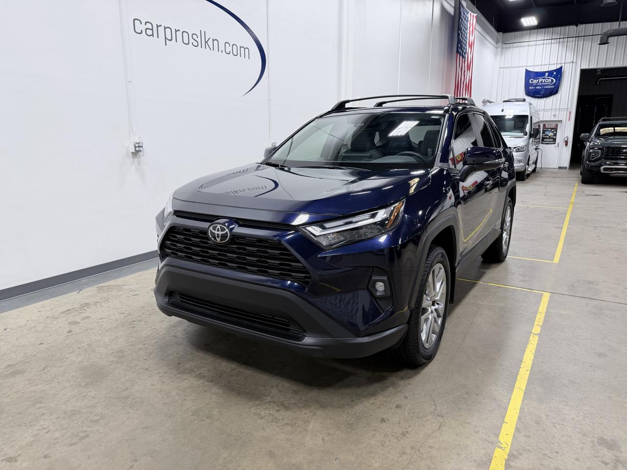 Toyota RAV4 XLE Premium FWD (Natl) 2025