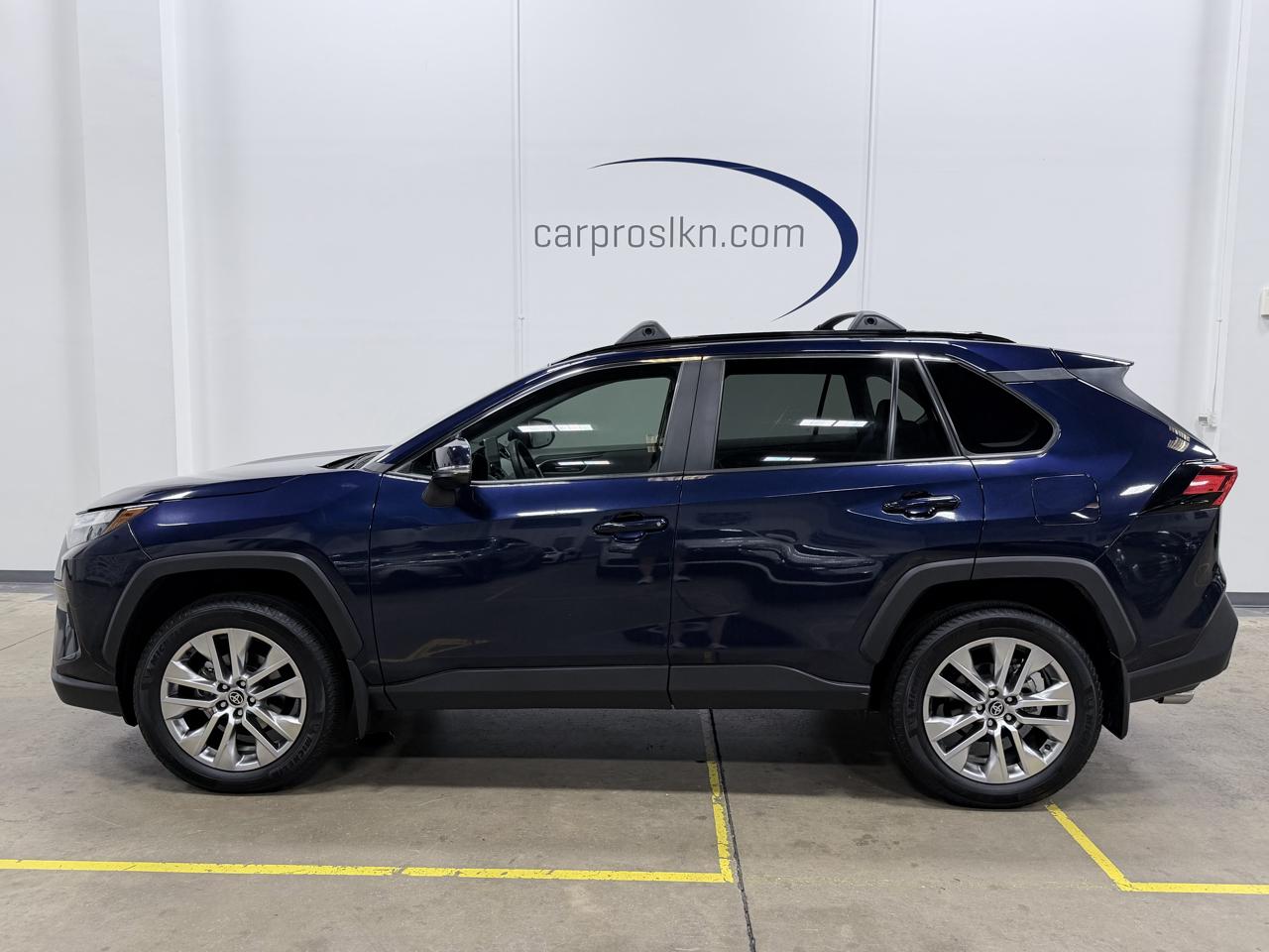 Toyota RAV4 XLE Premium FWD (Natl) 2025