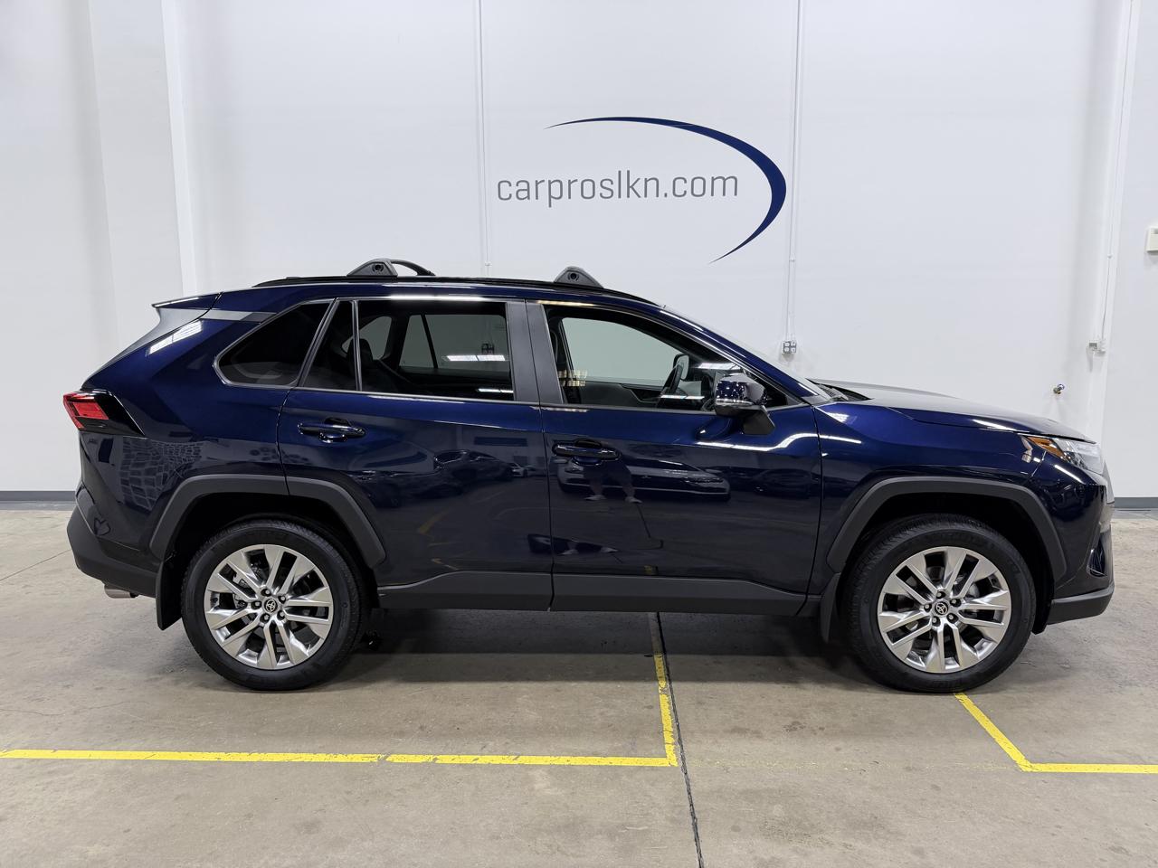 Toyota RAV4 XLE Premium FWD (Natl) 2025