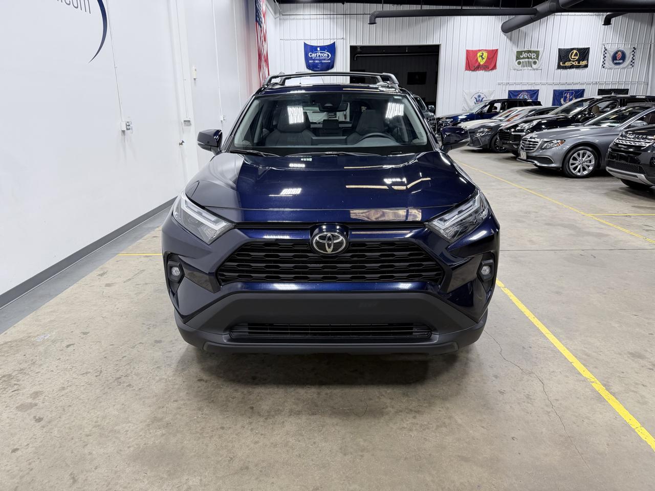 Toyota RAV4 XLE Premium FWD (Natl) 2025