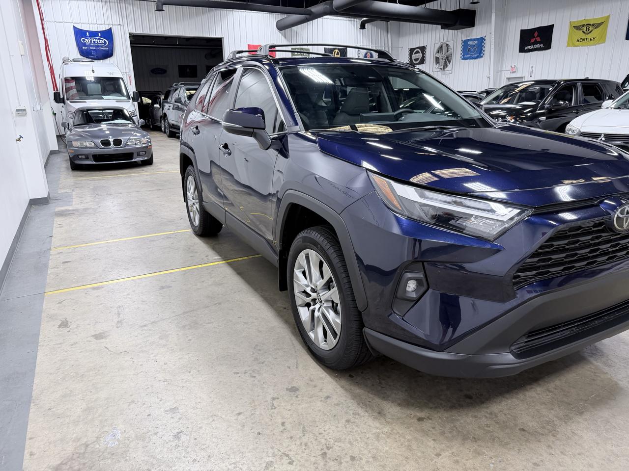 Toyota RAV4 XLE Premium FWD (Natl) 2025