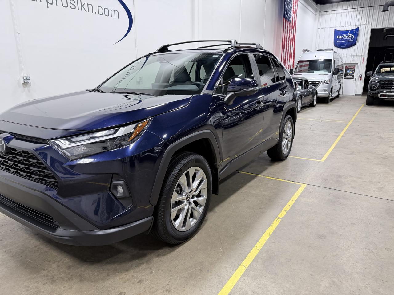 Toyota RAV4 XLE Premium FWD (Natl) 2025