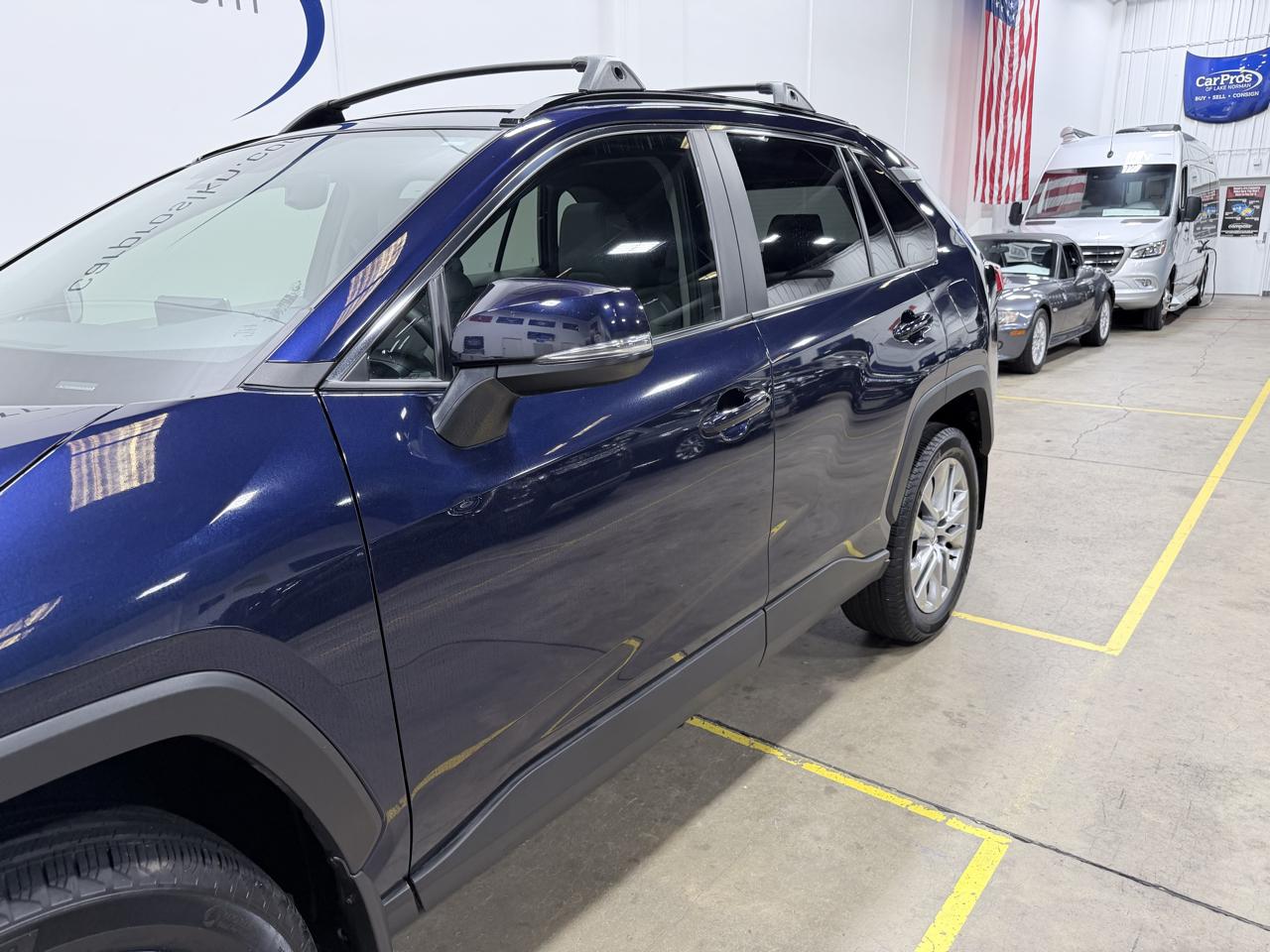 Toyota RAV4 XLE Premium FWD (Natl) 2025