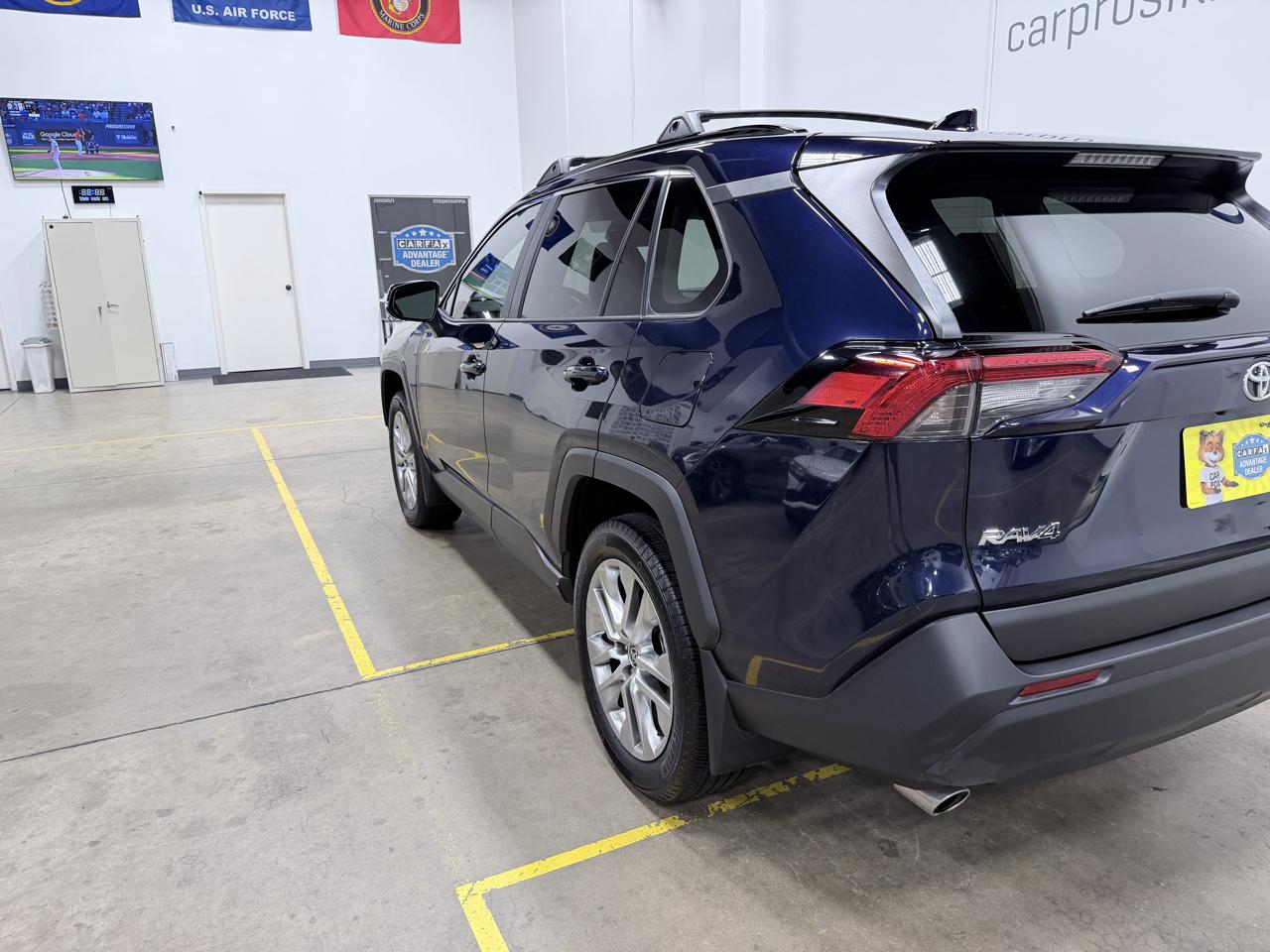 Toyota RAV4 XLE Premium FWD (Natl) 2025