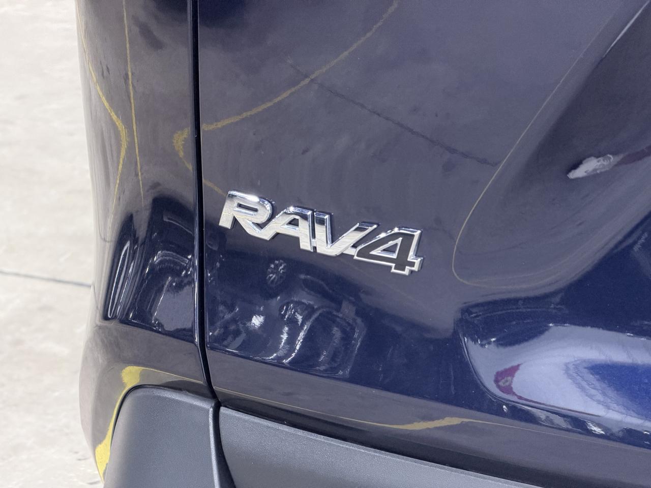 Toyota RAV4 XLE Premium FWD (Natl) 2025