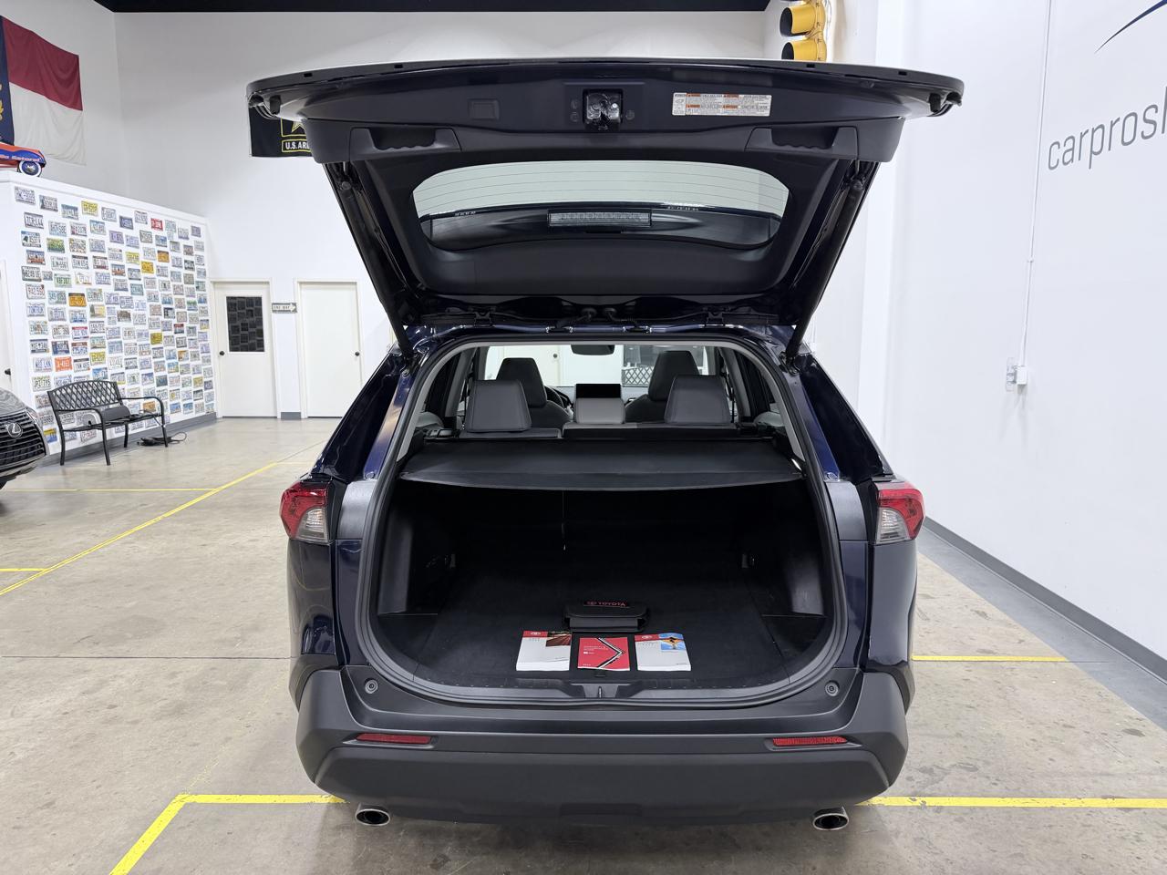 Toyota RAV4 XLE Premium FWD (Natl) 2025