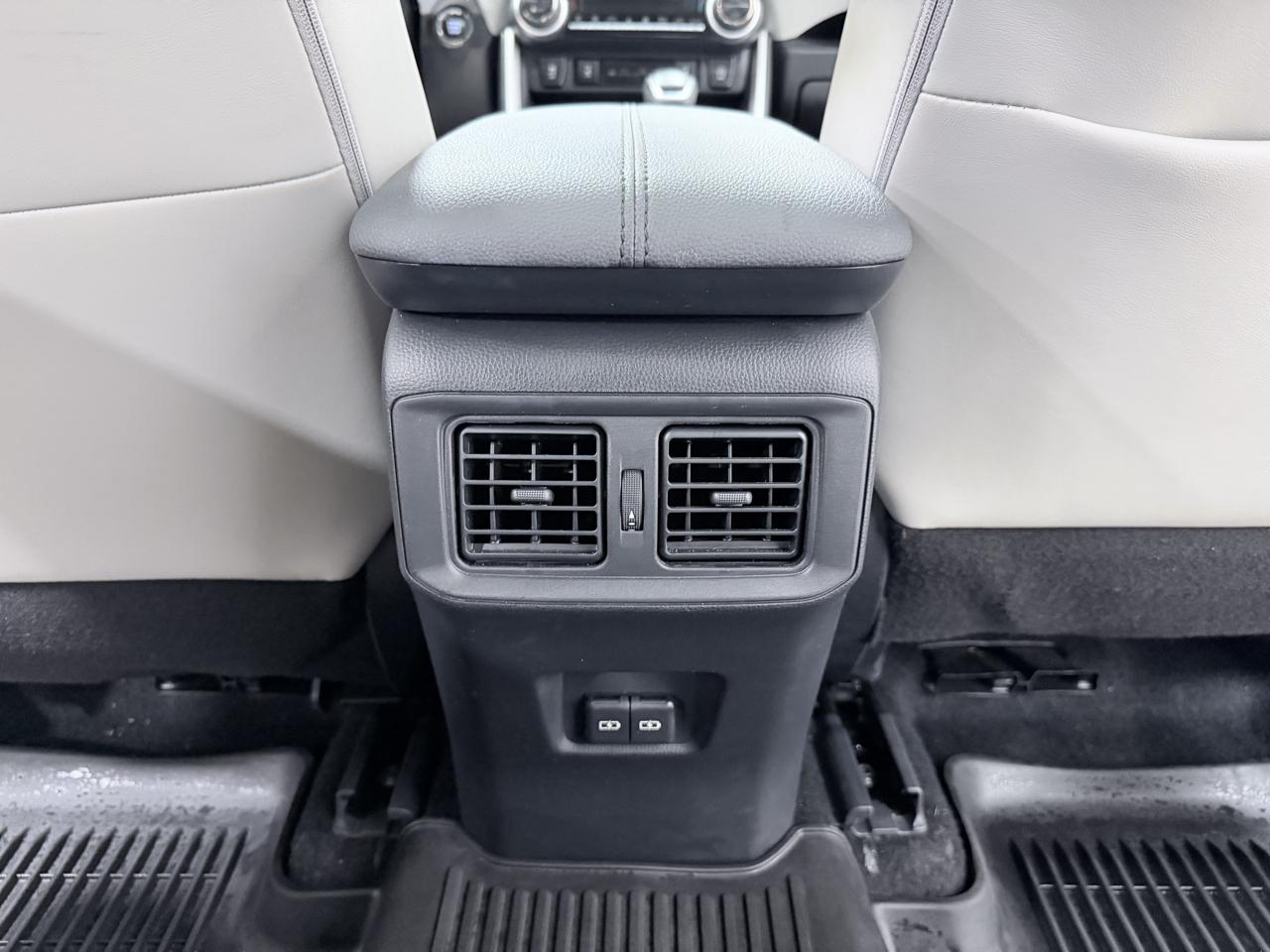 Toyota RAV4 XLE Premium FWD (Natl) 2025