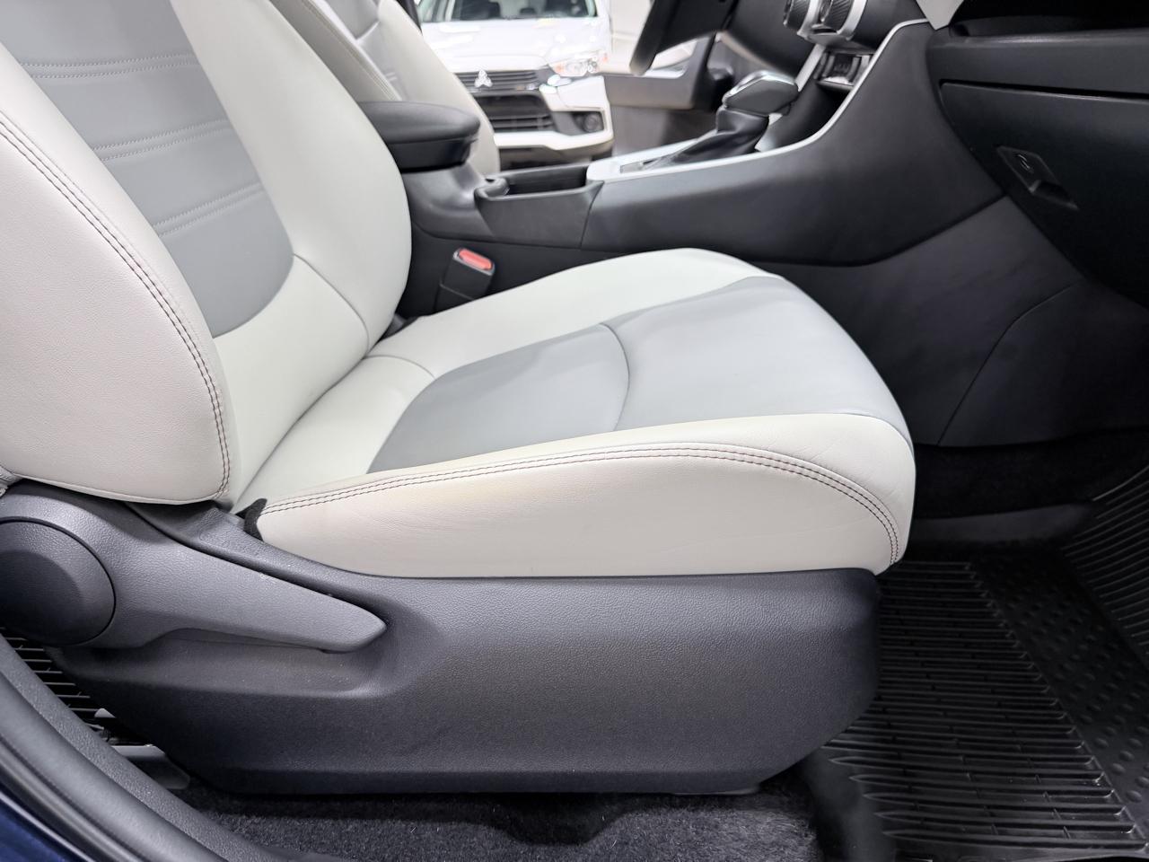 Toyota RAV4 XLE Premium FWD (Natl) 2025