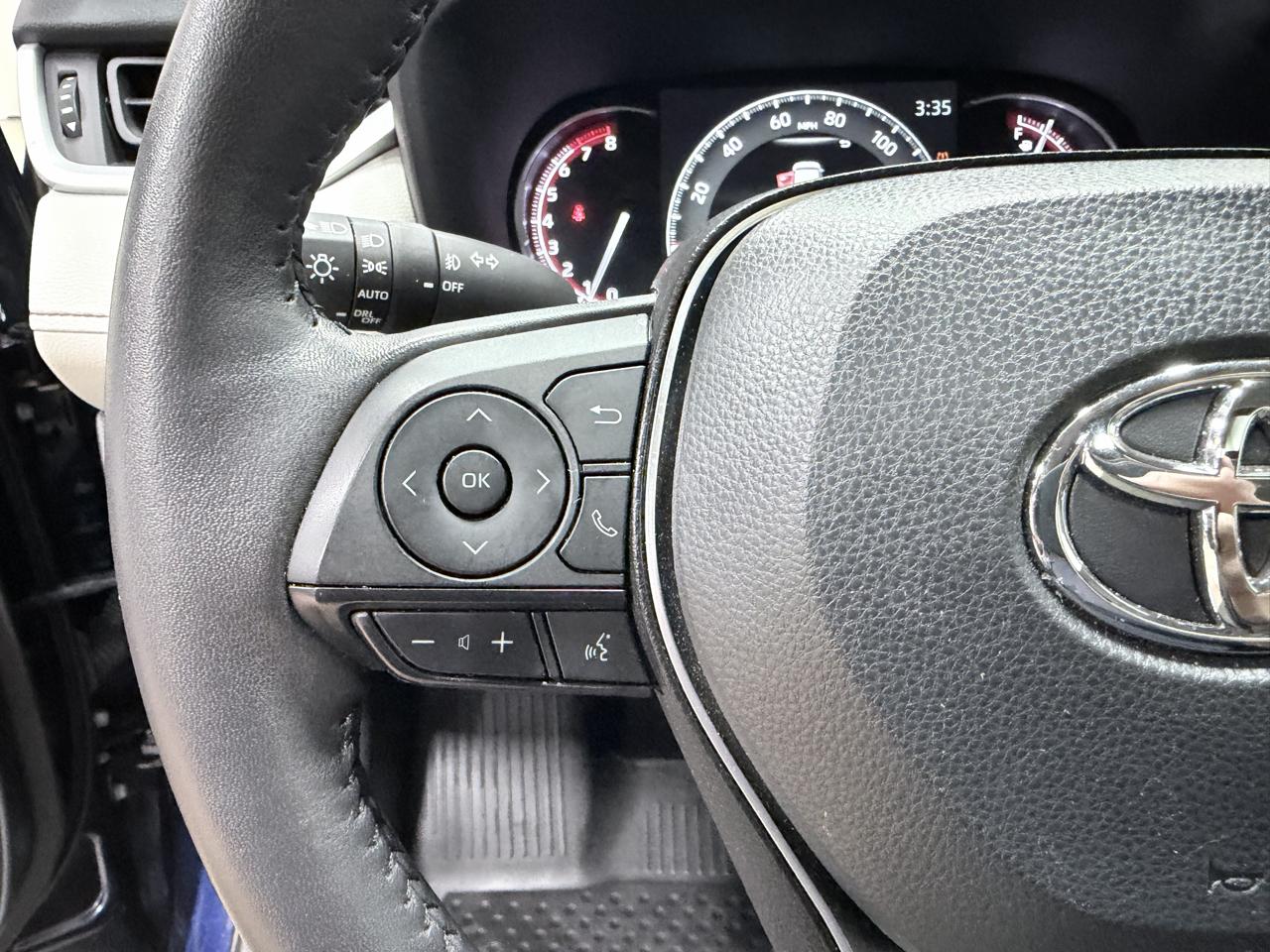 Toyota RAV4 XLE Premium FWD (Natl) 2025