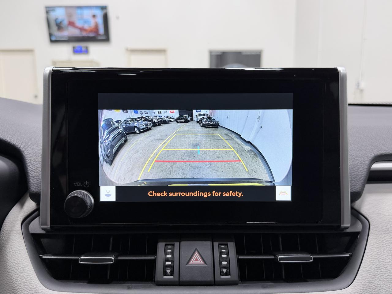 Toyota RAV4 XLE Premium FWD (Natl) 2025